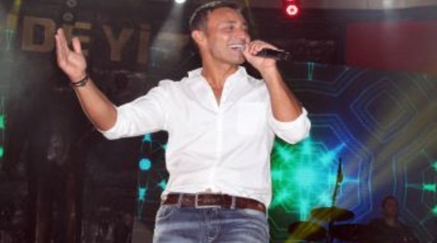 Mustafa Sandal Etimesgut&rsquo;ta Konser Verdi