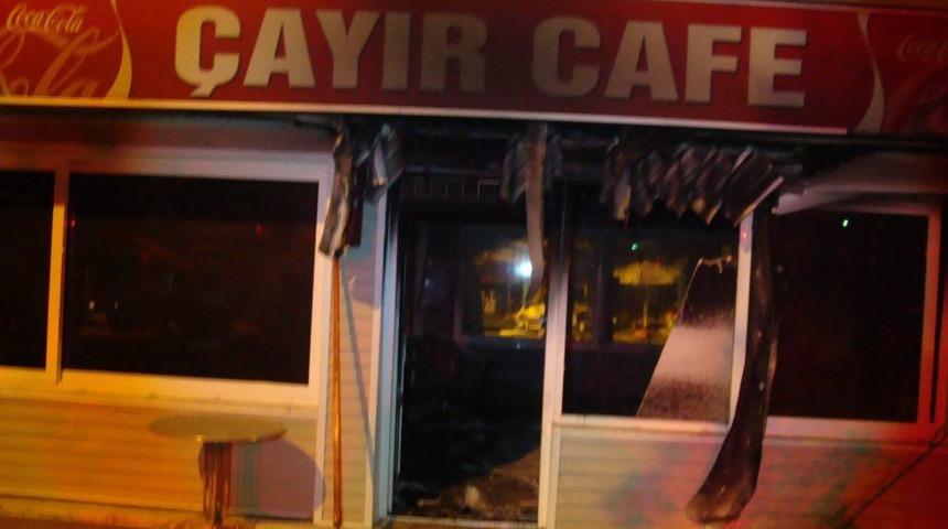 Başkana kızdı, iş yerini yaktı, oturdu seyretti