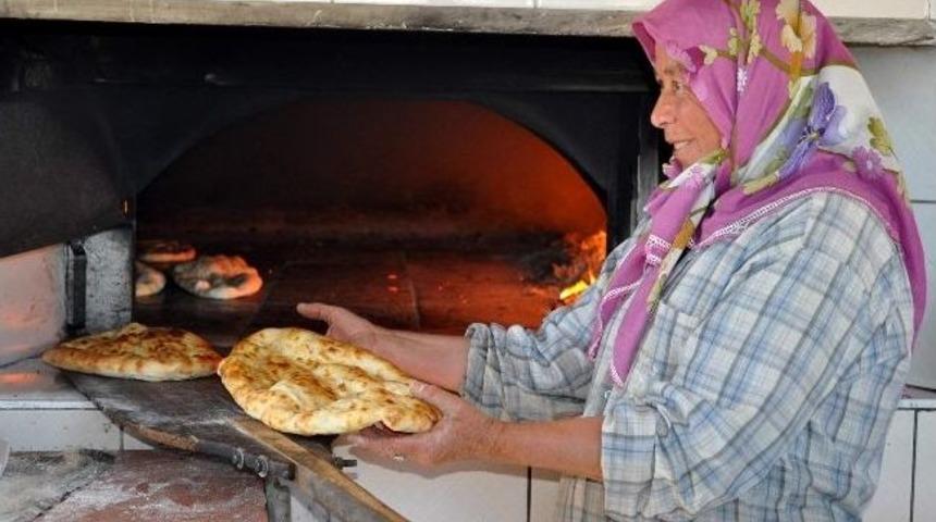 (&ouml;zel Haber) Ekmeklerini Kendileri Yapıyorlar