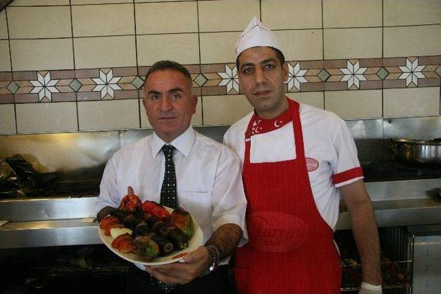 17 Milyon Liralık Arsada Kebap İçin İsot Yetiştiriyor