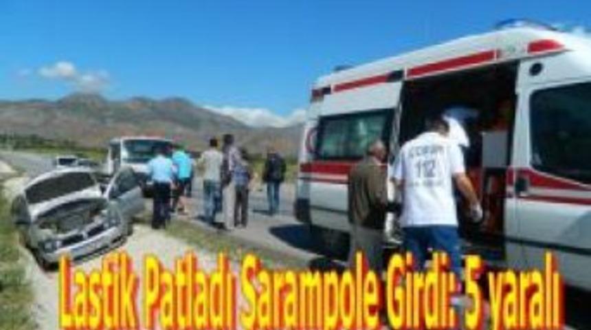 Lastik patladı şarampole girdi: 5 yaralı