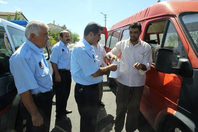 Zabıta Ekipleri Okul &Ouml;nlerini Denetliyor 1