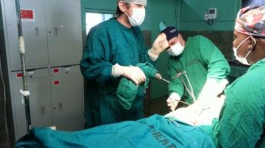 T&uuml;rk Doktorlar Tanzanya&rsquo;da Ilklere Imza Attı