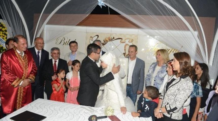 G&uuml;nay Ve G&ouml;n&uuml;l Nikah Şahitliği Yaptı