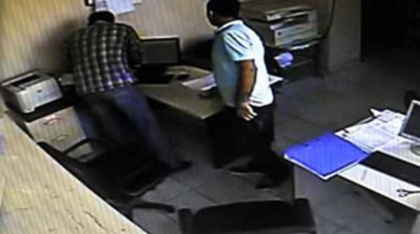 Polis karakoluna 'kumar' baskını!