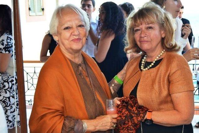 Ayışığı Manastırı&rsquo;ndan Piyano Sesleri Y&uuml;kseldi 1