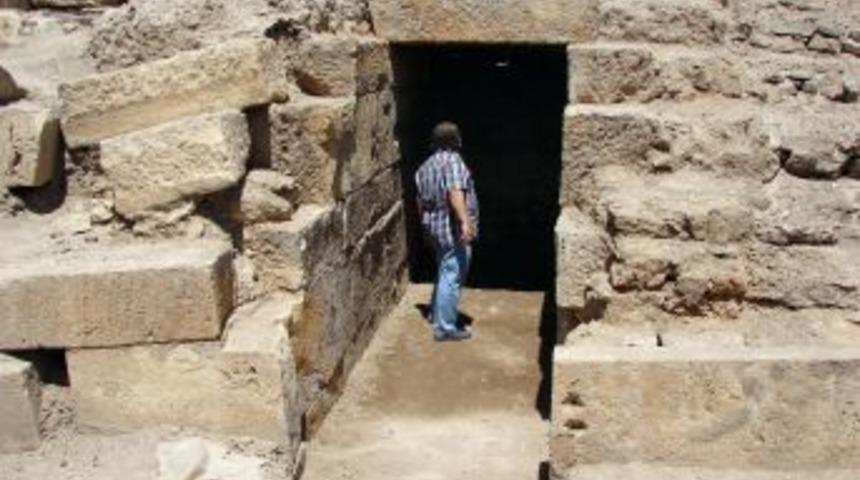 Pamukkale, 'cehennem Kapısı' Denen Mağaradan Gelen Suyla Beyazlıyormuş