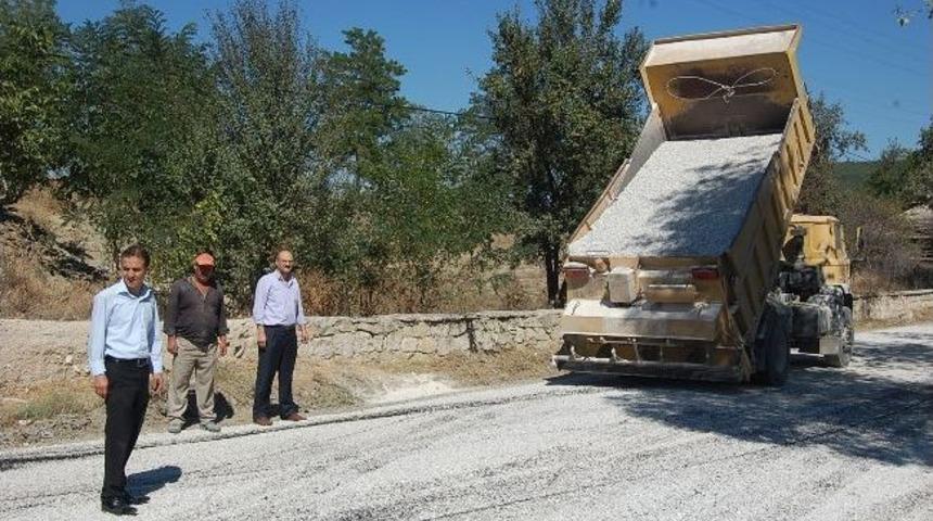 Harmancık'ta K&ouml;y Yolları Asfaltlanıyor