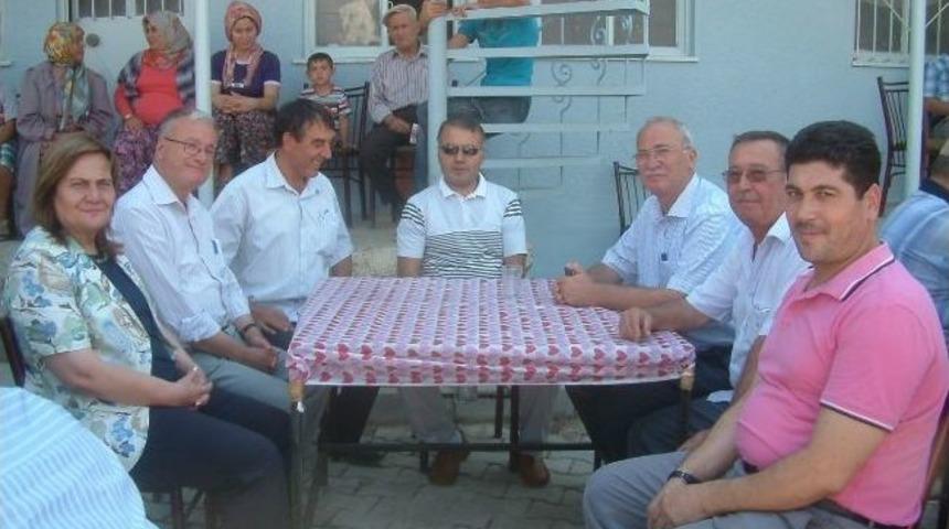 Burhaniye&rsquo;de Şark&ouml;y Muhtarının Mutlu G&uuml;n&uuml;