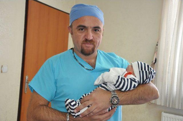 Bebek Hayalleri 18 Yıl Sonra 'tüp Bebekle' Gerçek Oldu