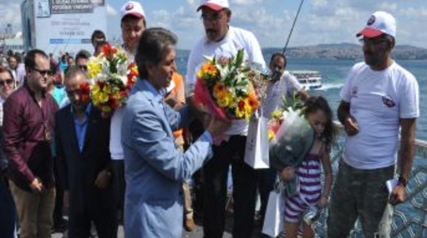 Galata K&ouml;pr&uuml;s&uuml;&rsquo;nde Oltalar Yarıştı