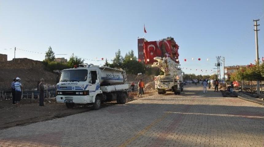 Kur'an Kursu Ve Cami A&ccedil;ılışında Evler T&uuml;rk Bayraklarıyla S&uuml;slendi