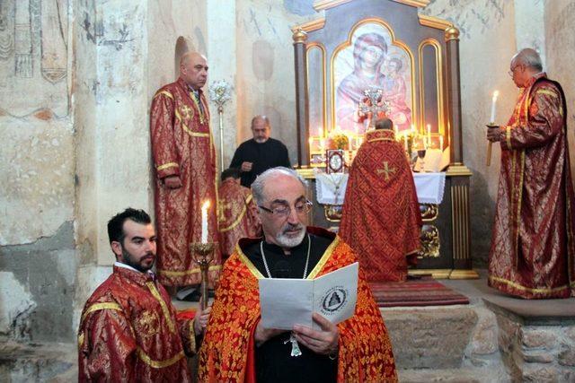 Akdamar Kilisesi nde 100 Yıl Aradan Sonra Ilk Defa Vaftiz T&ouml;reni Yapıldı 3