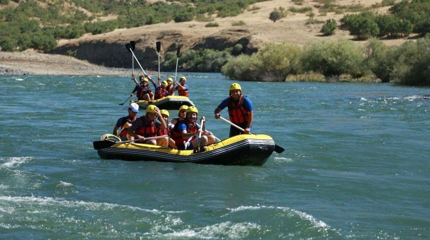 Muş&rsquo;ta Rafting Faaliyetleri Devam Ediyor