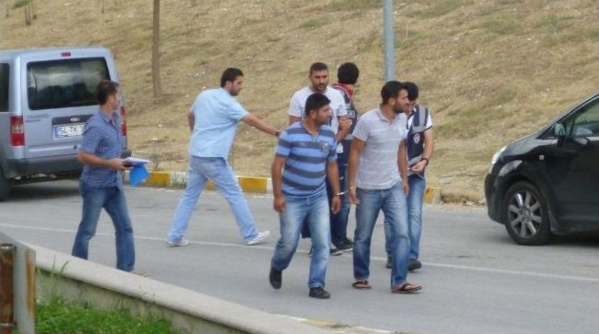 İnşaat Kalıplarını &Ccedil;aldıkları Gerek&ccedil;esiyle 3 Kişi Yakalandı