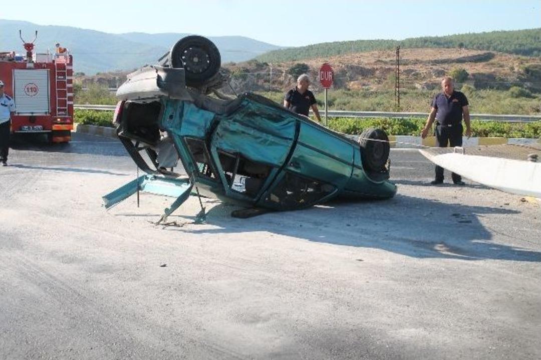 İzmir'de Trafik Kazası: 3 Yaralı