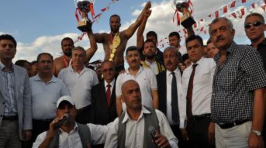 Orhan Okulu, 661. Başpehlivan Oldu