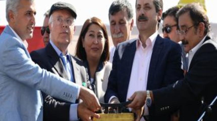 Bakan &Ccedil;elik: Hasım Değil Hısımız