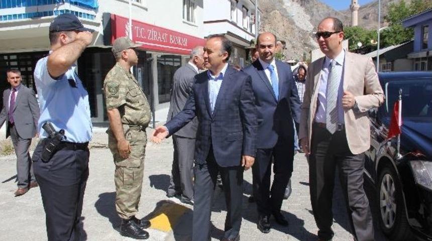 Vali Altıparmak, Uzundere'de İncelemelerde Bulundu