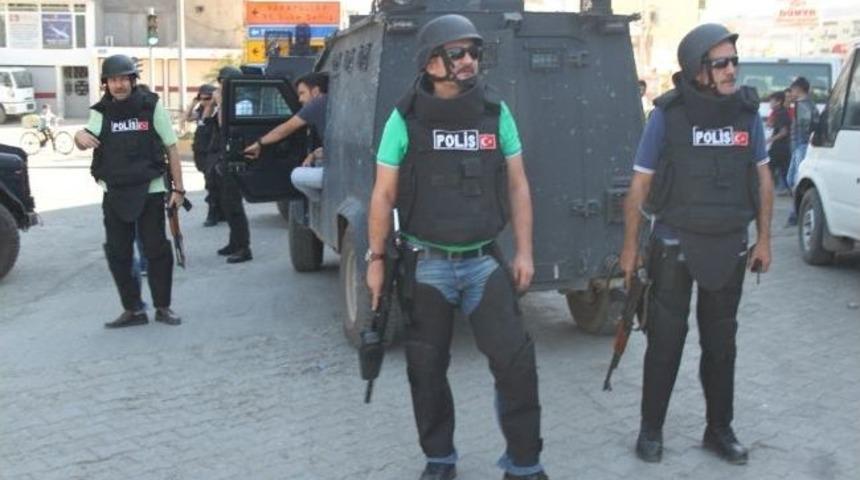 Cizre&rsquo;de İzinsiz G&ouml;steri Ve Y&uuml;r&uuml;y&uuml;şe Swat Timi M&uuml;dahale Etti