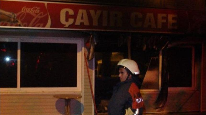 &Ccedil;ıldıran Esnaf, Belediye Başkanı &Ouml;zlem &Ccedil;er&ccedil;ioğlu&rsquo;nu İş Yerini Ateşe Vererek Protesto Etti