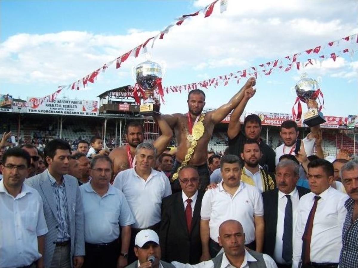 661. Tarihi Elmalı G&uuml;reşlerinin Başpehlivanı Orhan Okulu