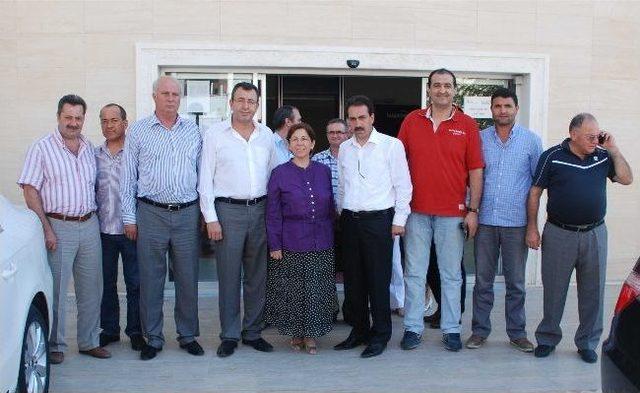 Ak Parti Aydın Milletvekili Semiha &Ouml;y&uuml;ş&rsquo;ten Kuşadası Ticaret Odası&rsquo;na Ziyaret 1