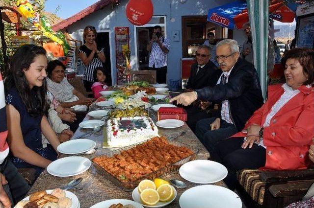 Vali Kemelek Suşehri’nde Tekne Gezintisi Yaptı