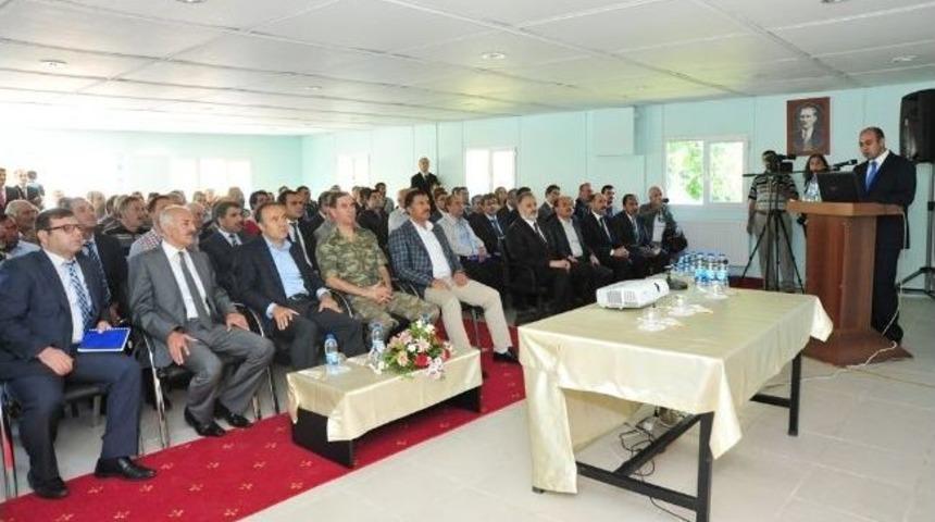 Vali Altıparmak, Uzundere'de