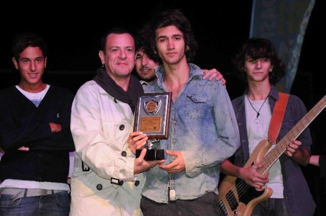 Kuşadası 6. Gen&ccedil; Mikrofon Şarkı Yarışması