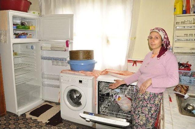 20 yıldır evlerinde elektrik yok