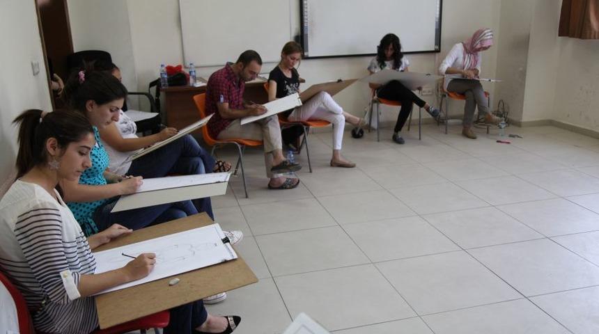 G&uuml;zel Sanatlar Fak&uuml;ltesi Vitrinini A&ccedil;tı