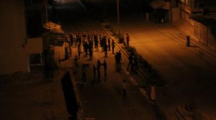 Cizre'de İzinsiz G&ouml;steriler Gece Boyunca Devam Etti