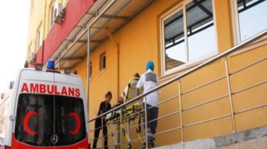 Yoldaki Inşaat Ipine Takılıp Hastanelik Oldu