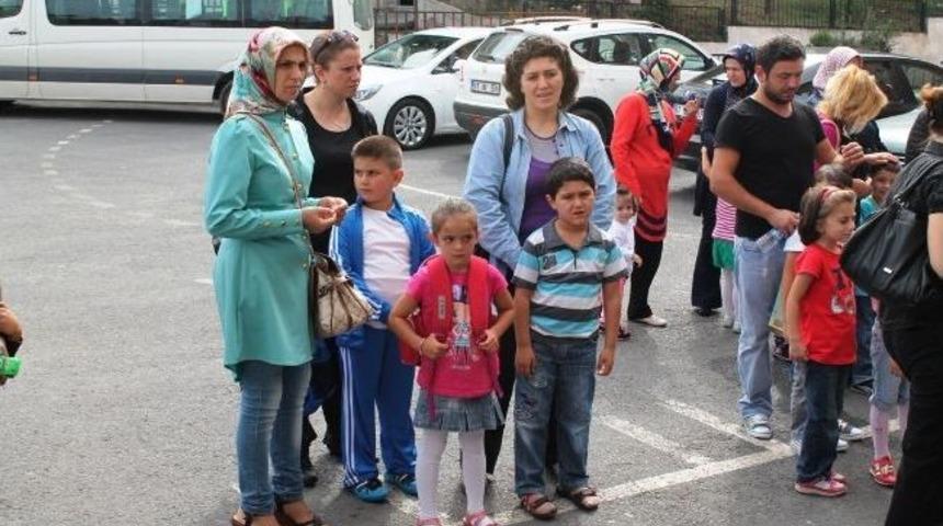 Minik &Ouml;ğrenciler Bug&uuml;n Okula Başladı