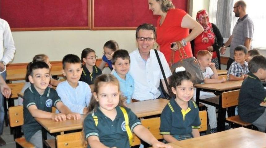 Birinci Sınıflar İ&ccedil;in İlk Ders Zili &Ccedil;aldı