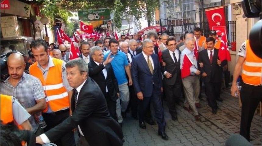 İzmir&rsquo;in Kurtuluş G&uuml;n&uuml; Kutlamaları Coşkulu Başladı