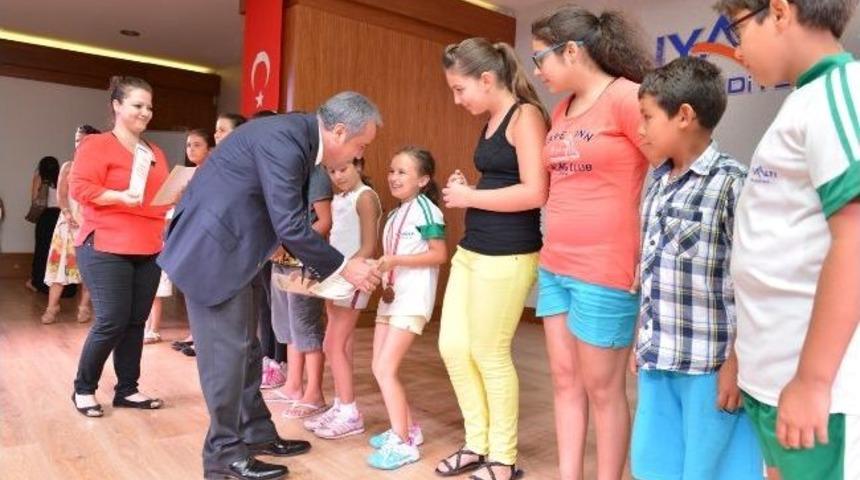 Başkan B&ouml;cek, 997 &Ouml;ğrenciye Sertifika Verdi