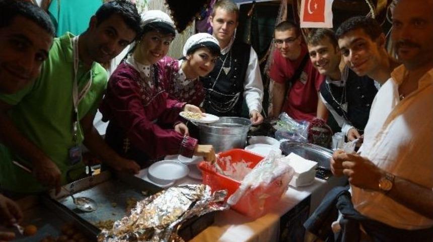 A&uuml; Halk Dansları Topluluğu'na &Ouml;d&uuml;l