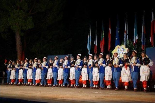 Aü Halk Dansları Topluluğu'na Ödül