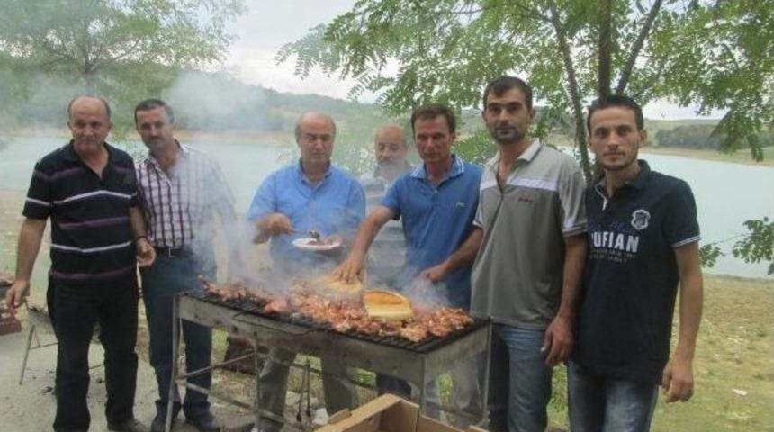 Kocaeli&rsquo;deki Kaynarcalılar Reisler G&ouml;letinde D&uuml;zenlenen Piknikte Buluştu