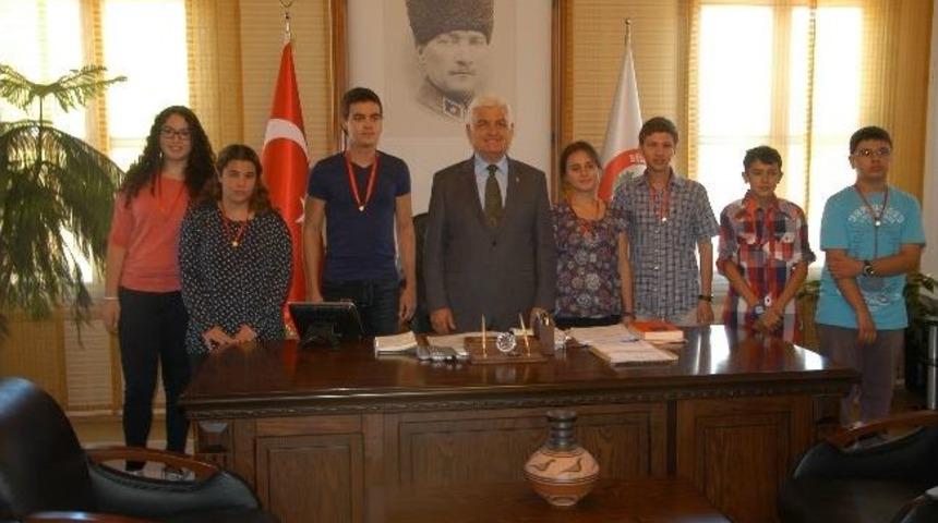 Muğla&rsquo;daki Başarılı &Ouml;ğrenciler &Ouml;d&uuml;llendirildi