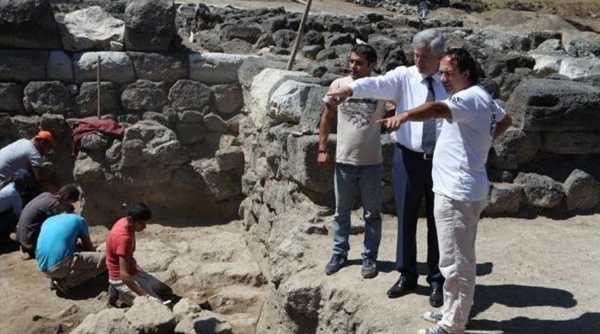 Tatarlı H&ouml;y&uuml;ğ&uuml;&rsquo;nden &Ccedil;ıkan 2 Bin Tarihi Eser M&uuml;zeye Kazandırıldı
