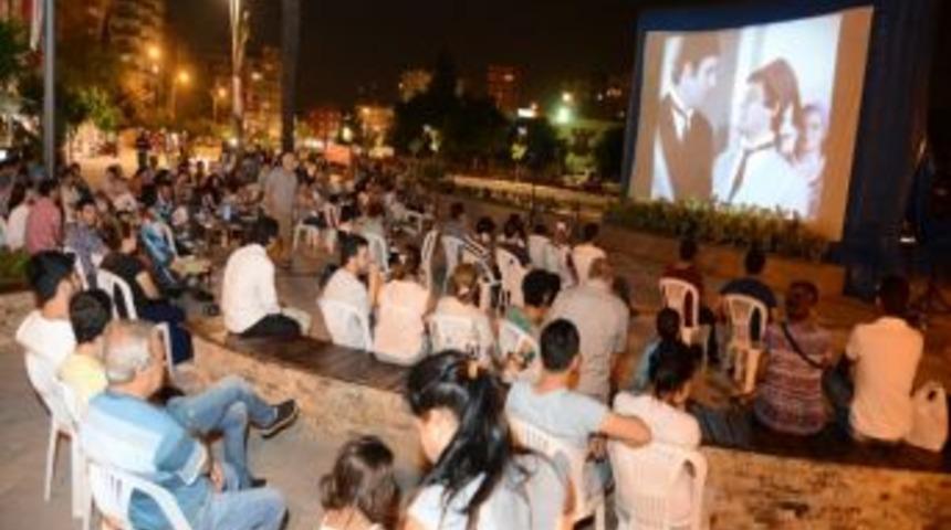 Gen&ccedil;lik Meydanı&rsquo;nda Sinema Keyfi