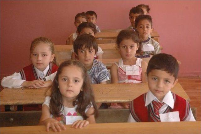 Hakkari&rsquo;de &Ouml;ğrenciler Ders Başı Yaptı 1