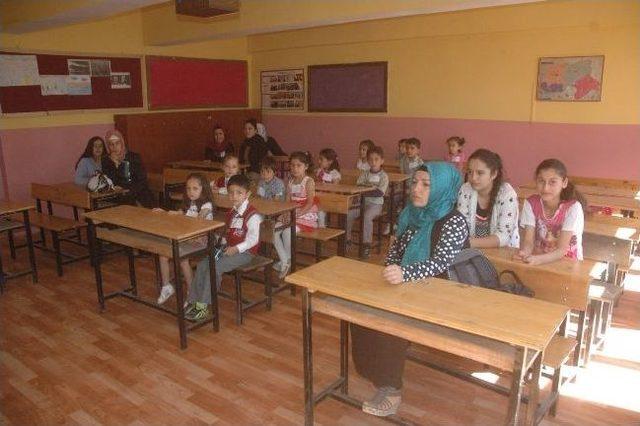 Hakkari&rsquo;de &Ouml;ğrenciler Ders Başı Yaptı 2