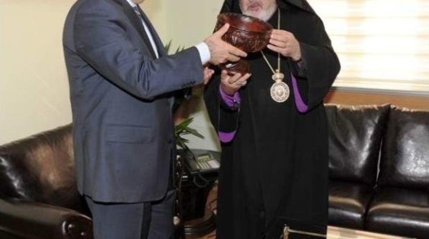 Vali Doğan, Başpiskopos Ateşyan&rsquo;ı Kabul Etti
