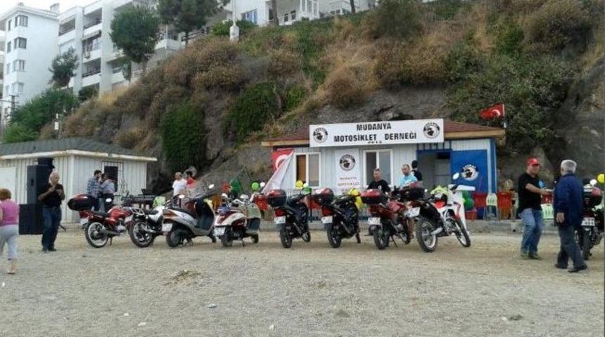 Mudanyalı Motosiklet&ccedil;ilere Deniz Kenarında Lokal