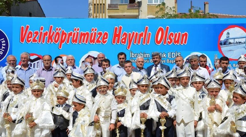 Vezirk&ouml;pr&uuml; Belediyesi 100 &Ccedil;ocuğu S&uuml;nnet Ettirdi