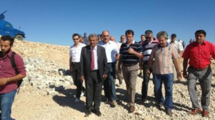 Keldağ'da Kurulan Askeri &Uuml;sse Girmek Isteyen CHP'li Vekillere Izin Verilmedi
